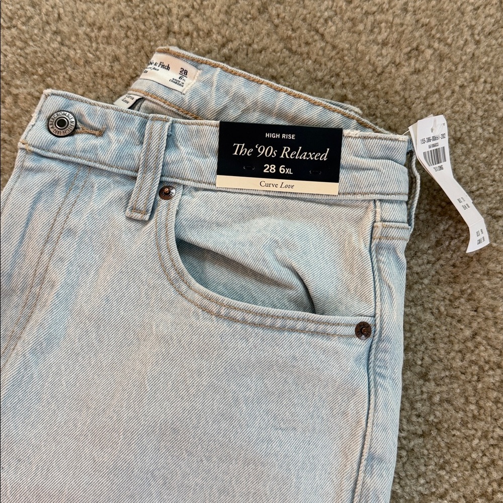 NWT! Abercrombie & Fitch The 90’s Relaxed Jeans - Picture 2 of 8